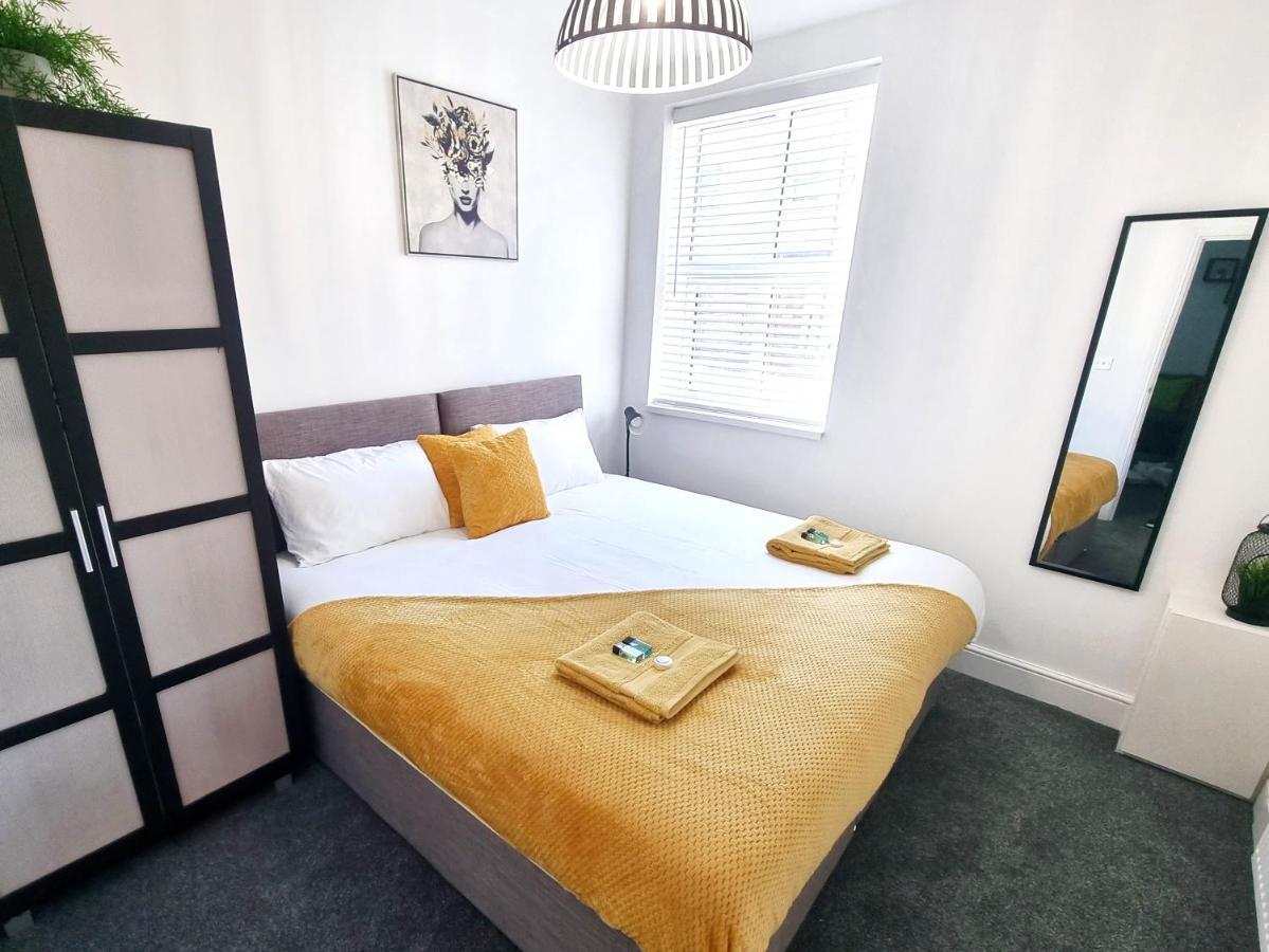 Stylish 2 Bed Apartment With Free Parking, Speed Wifi, Free Parking Colchester Exterior photo