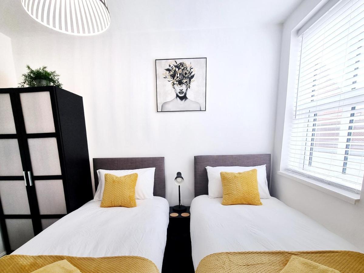 Stylish 2 Bed Apartment With Free Parking, Speed Wifi, Free Parking Colchester Exterior photo