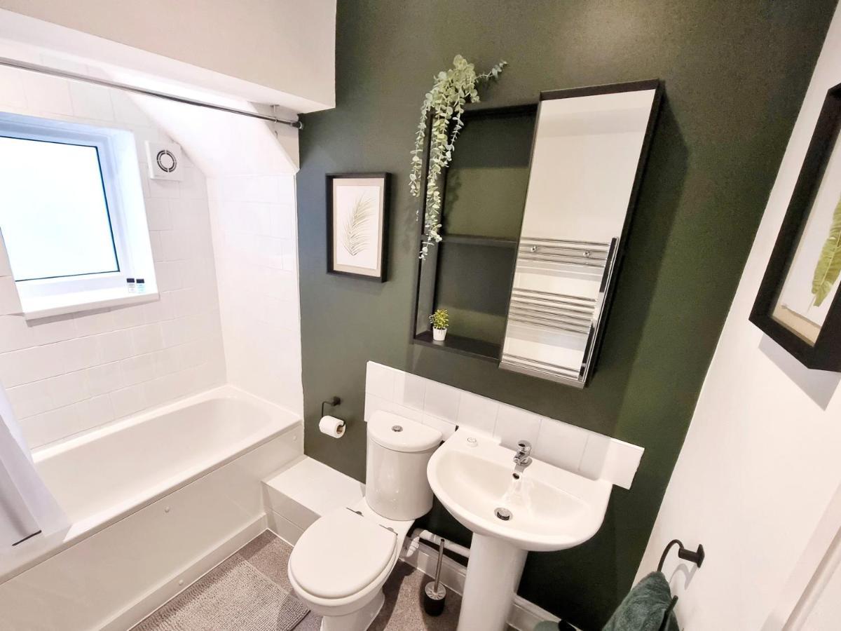 Stylish 2 Bed Apartment With Free Parking, Speed Wifi, Free Parking Colchester Exterior photo